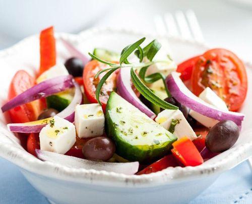 choriatiki greek salad